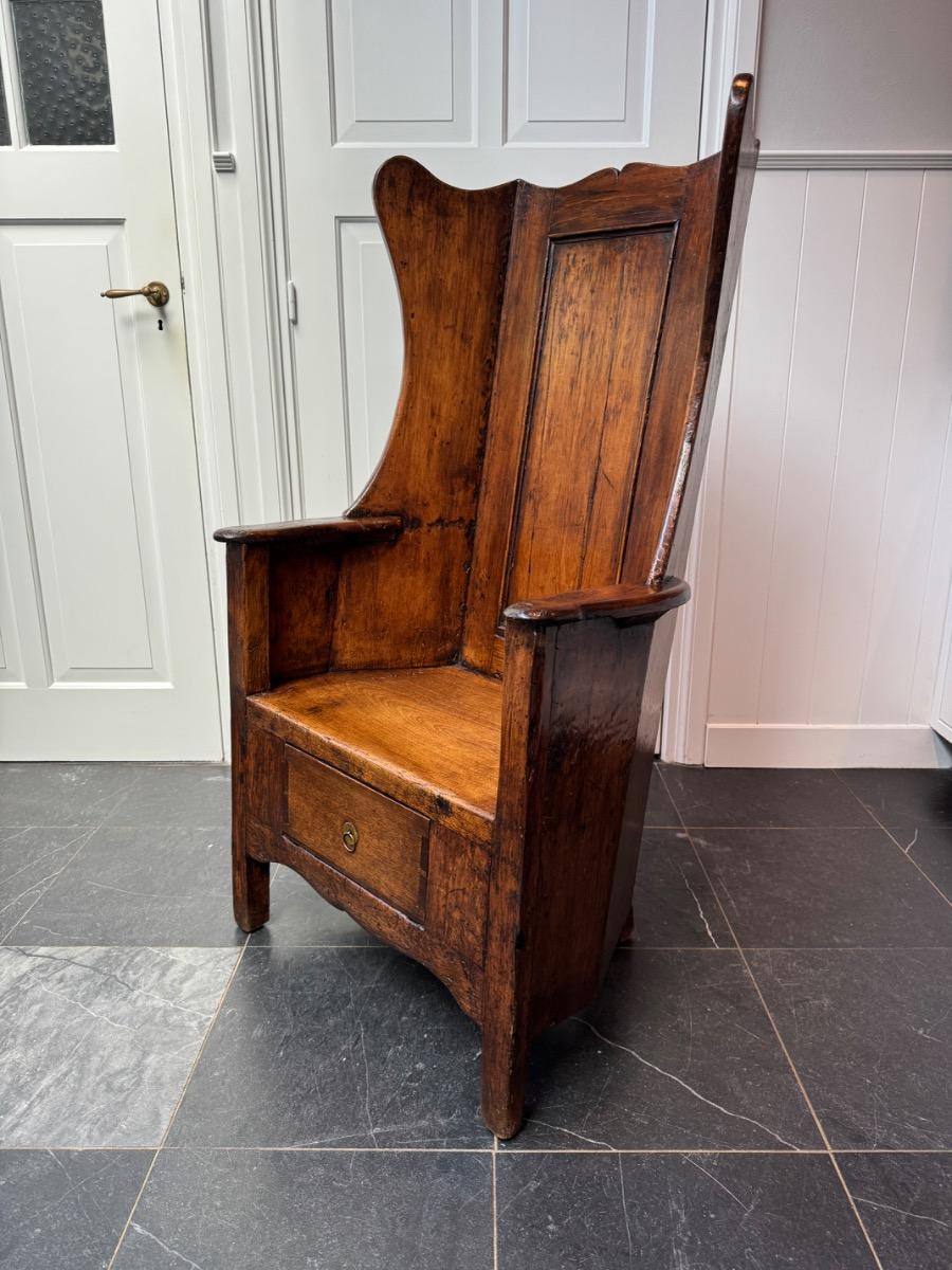 Lambing chair in pine