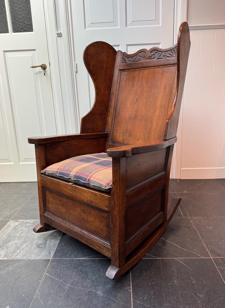 Lambing rocking chair dated 1752