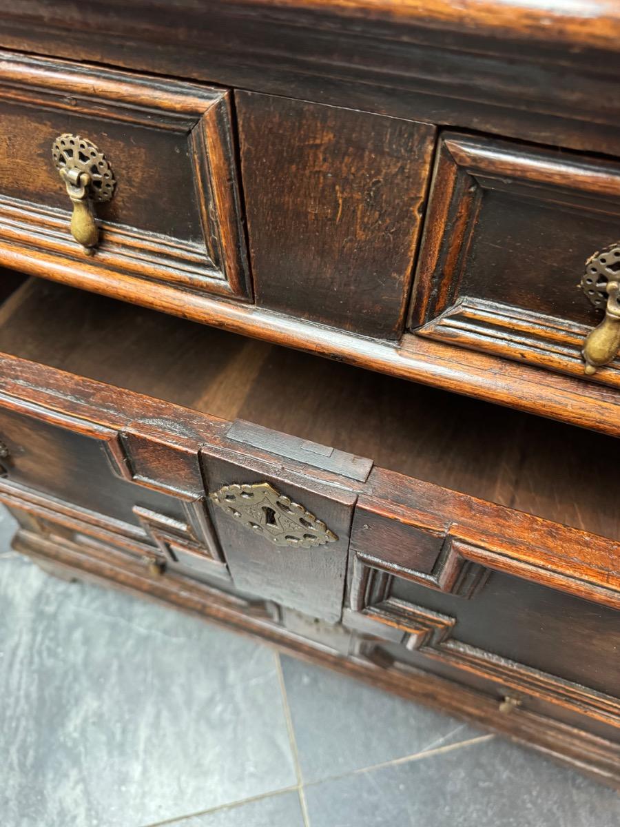 Oak chest of drawers ca 1680