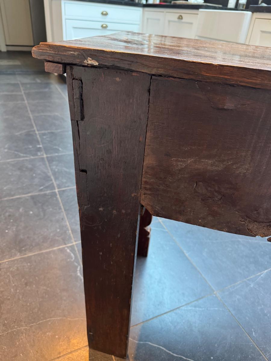 Oak dresser base ca 1740