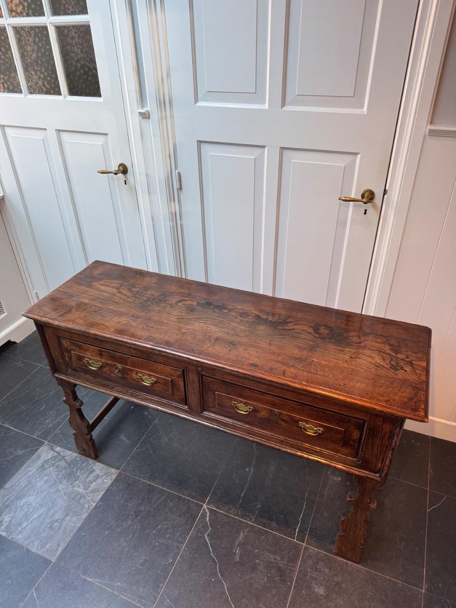 Oak dresser base ca 1740