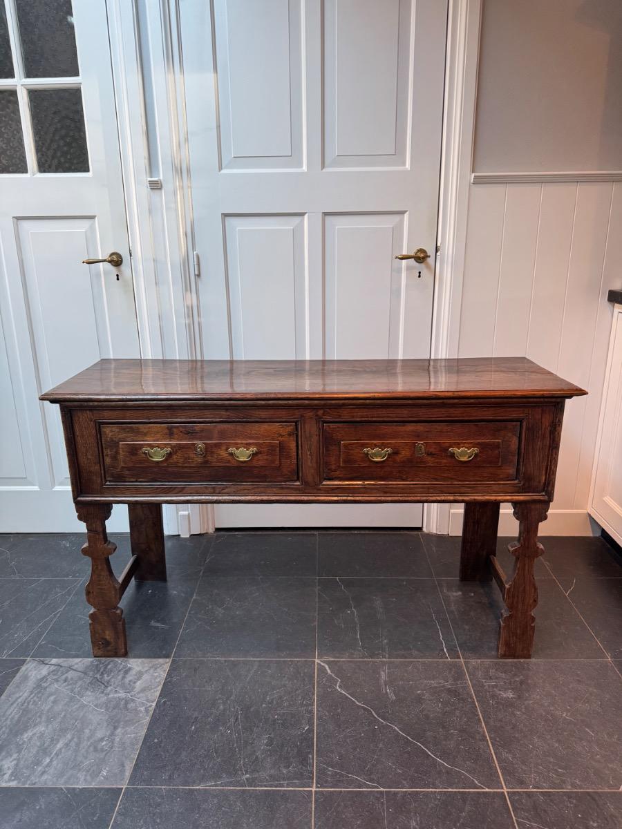 Oak dresser base ca 1740