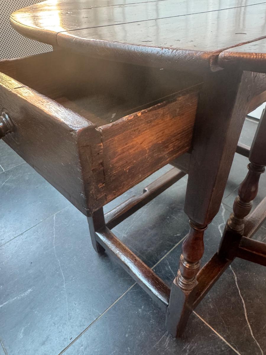 Oak Gateleg table ca 1720