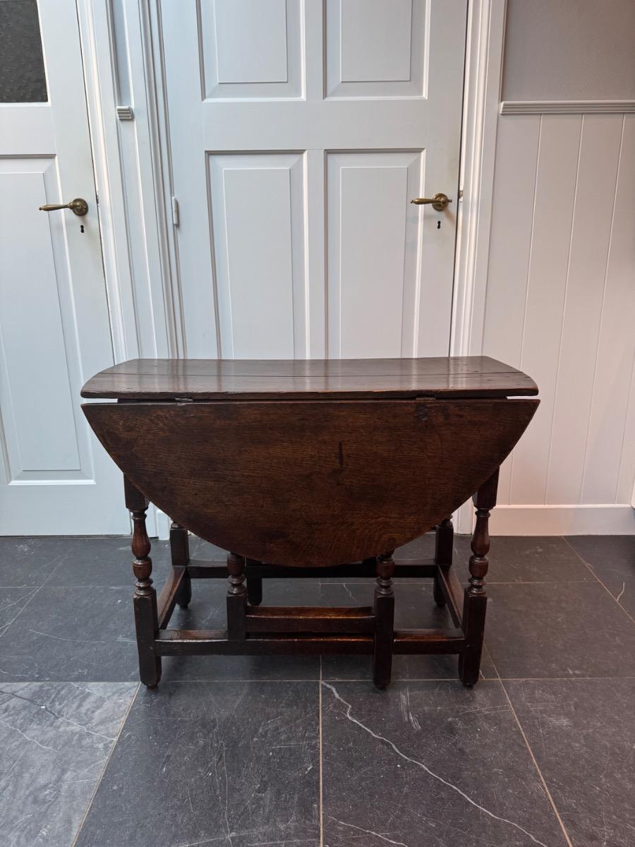 Oak Gateleg table ca 1720