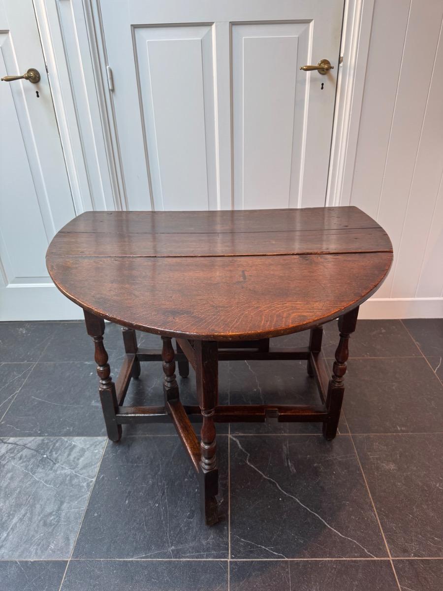 Oak Gateleg table ca 1720
