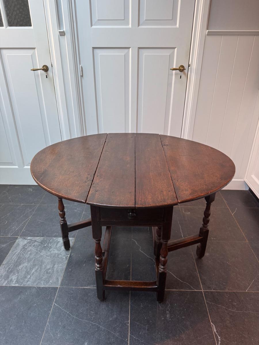 Oak Gateleg table ca 1720
