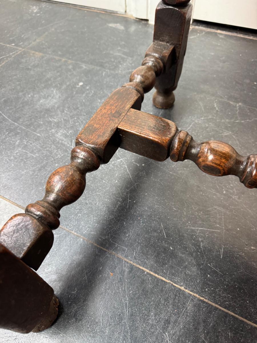 Oak Side table ca 1680