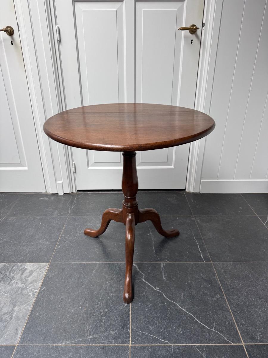 Oak Tilttop table ca 1800