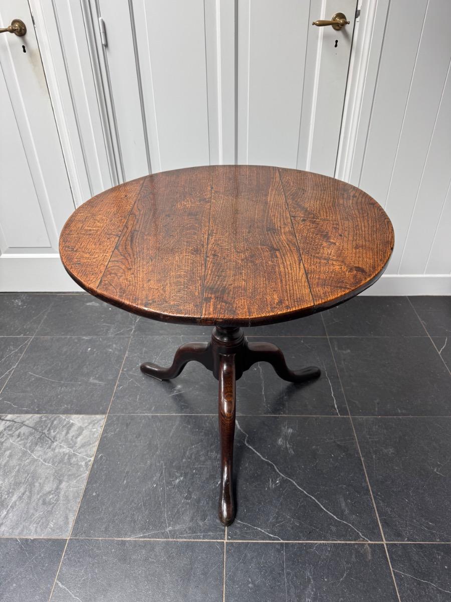 Oak tripod table ca 1780