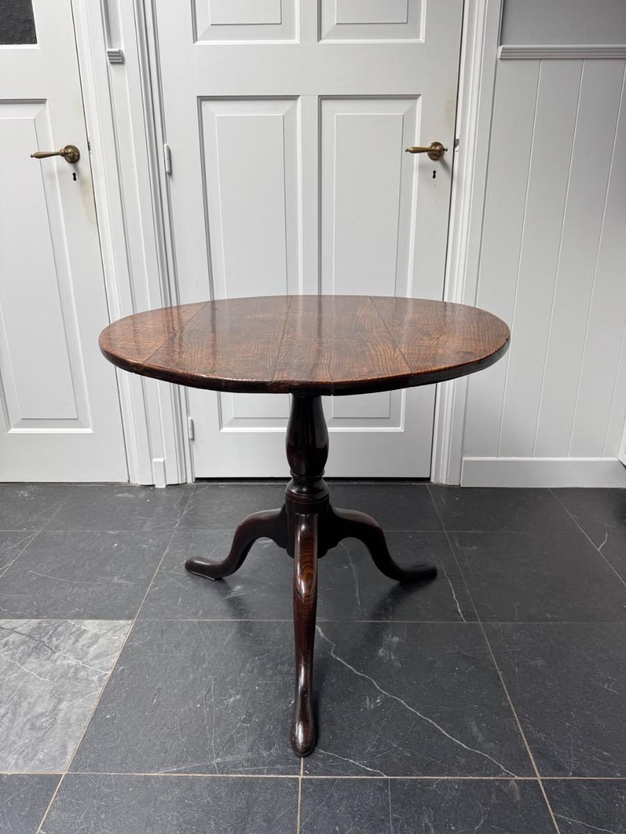 Oak tripod table ca 1780