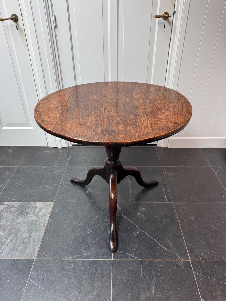 Oak tripod table ca 1780