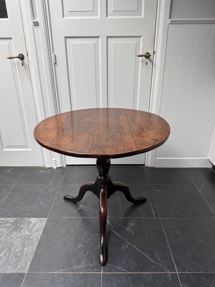 Oak tripod table ca 1780