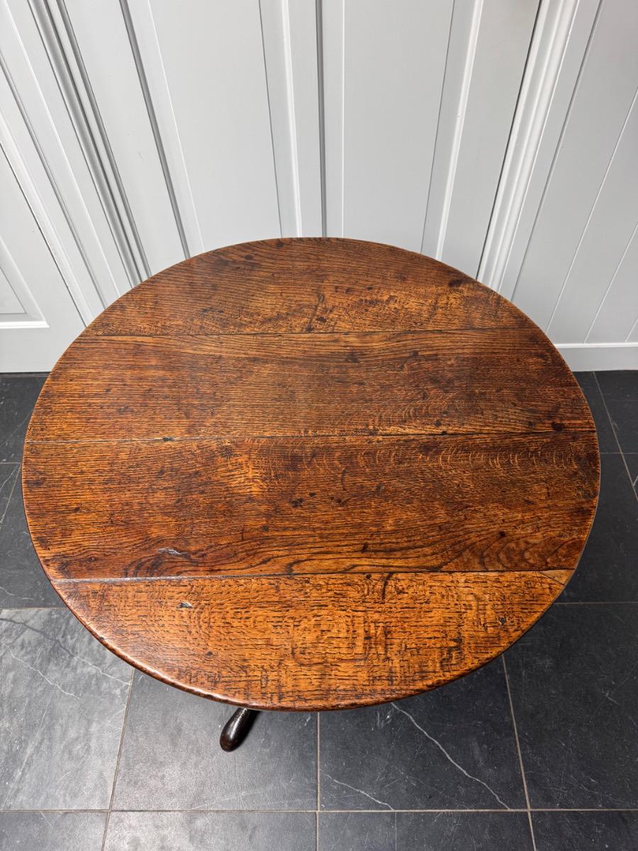 Oak tripod table ca 1780
