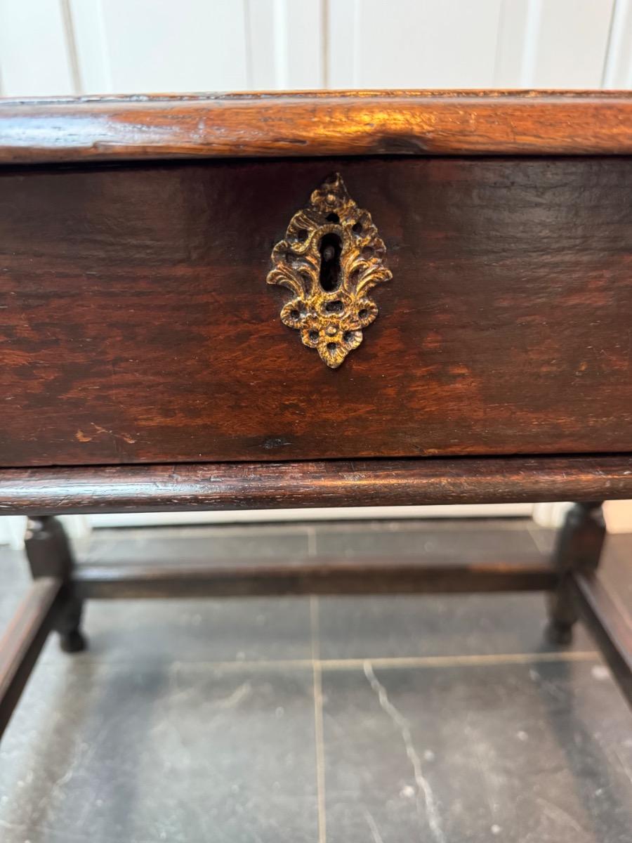 Side table ca 1680 in oak