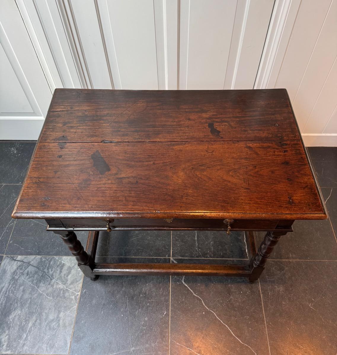 Side table ca 1680 in oak