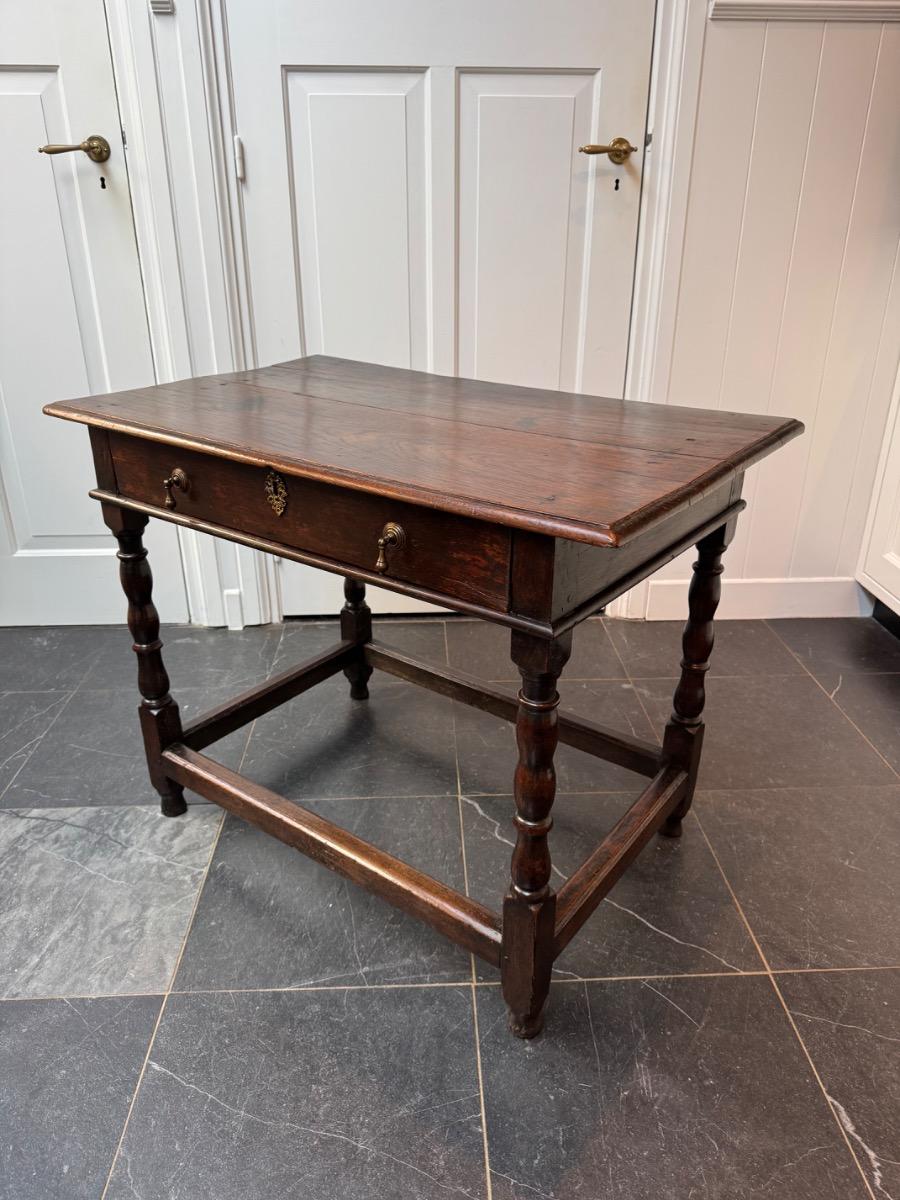 Side table ca 1680 in oak