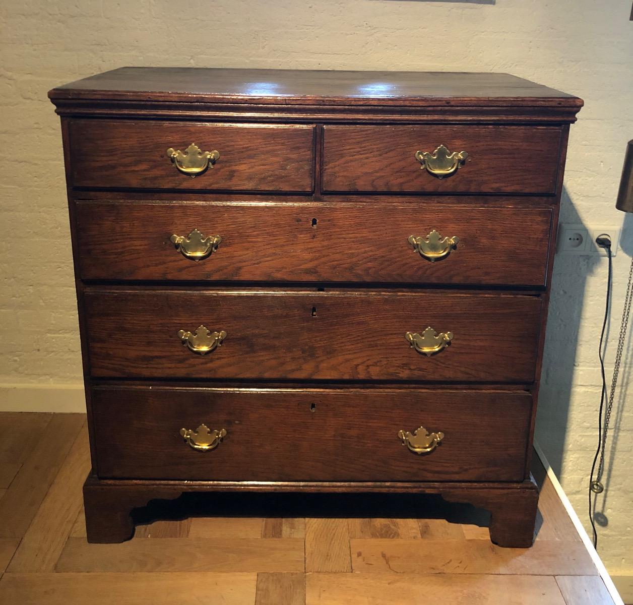 Small chest of drawers ca 1780