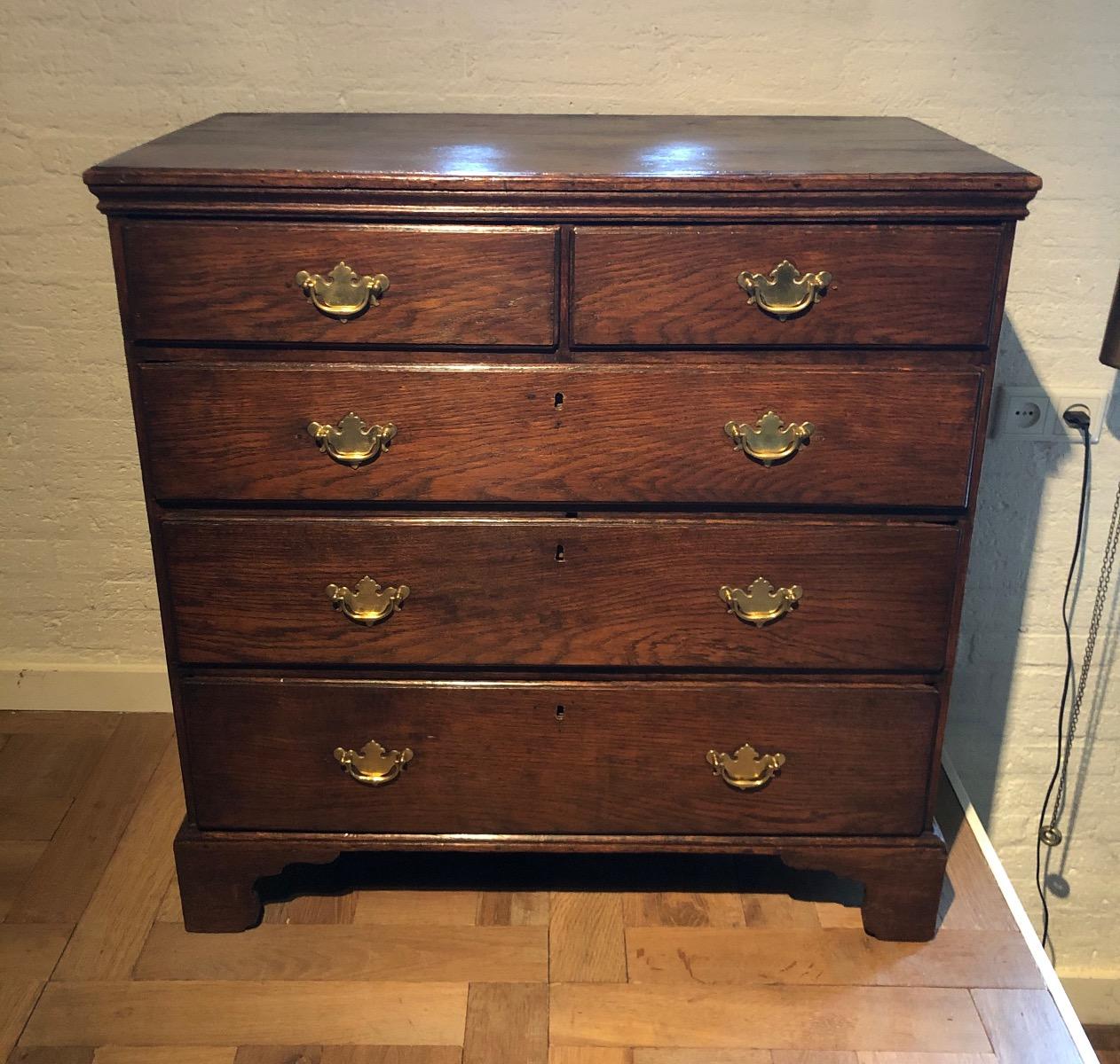 Small chest of drawers ca 1780