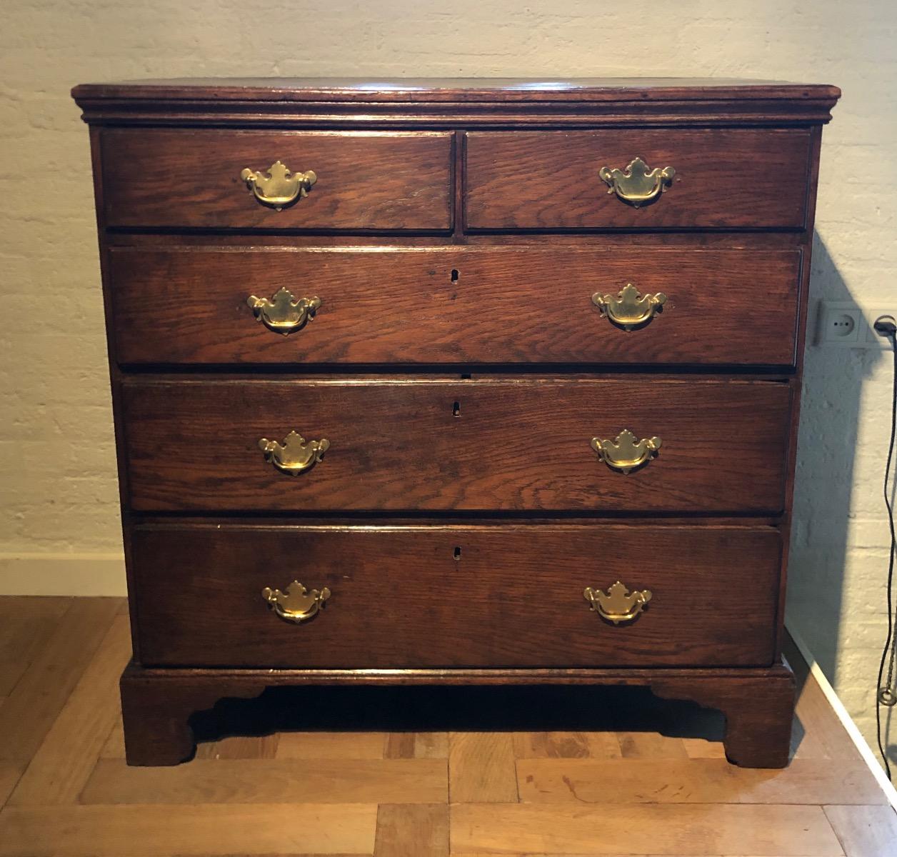 Small chest of drawers ca 1780