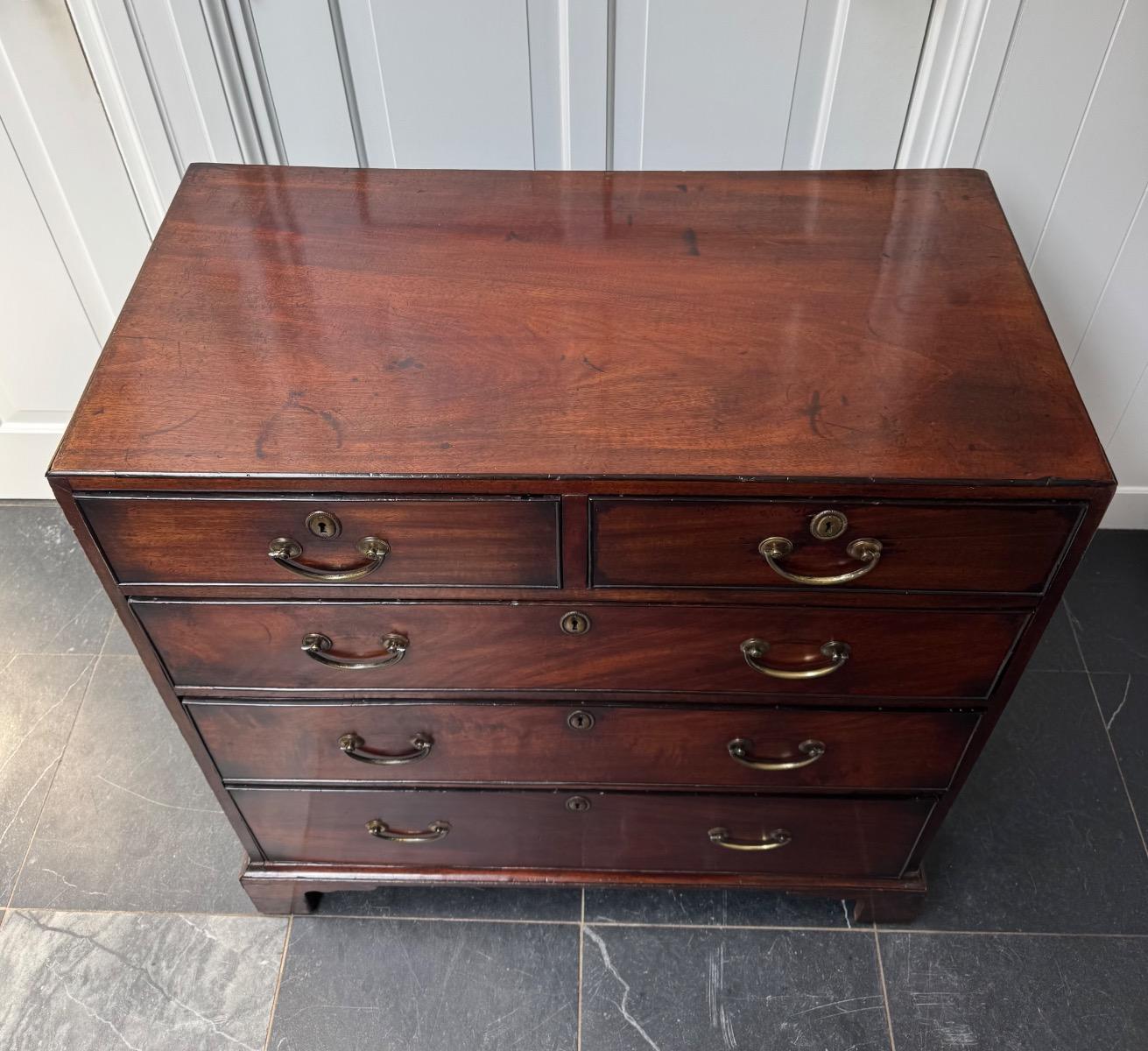 Small size chest of drawers ca 1780