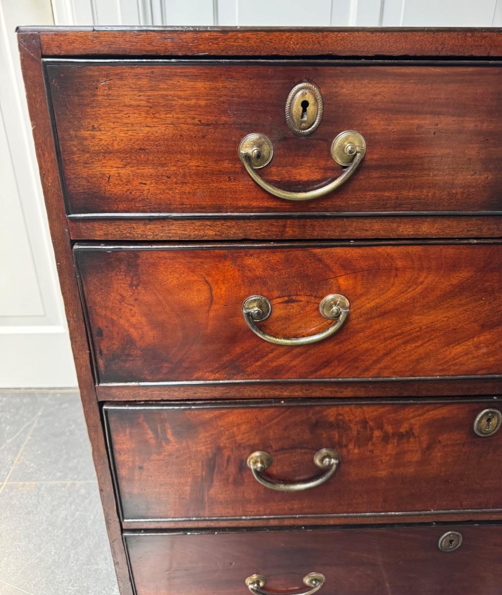 Small size chest of drawers ca 1780