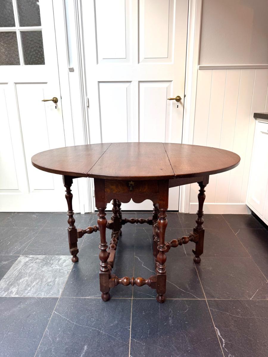 Small size Gateleg table ca 1700