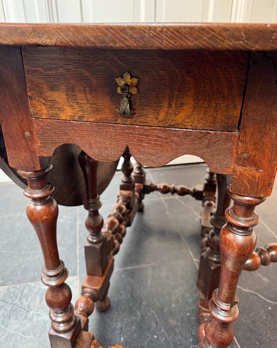 Small size Gateleg table ca 1700