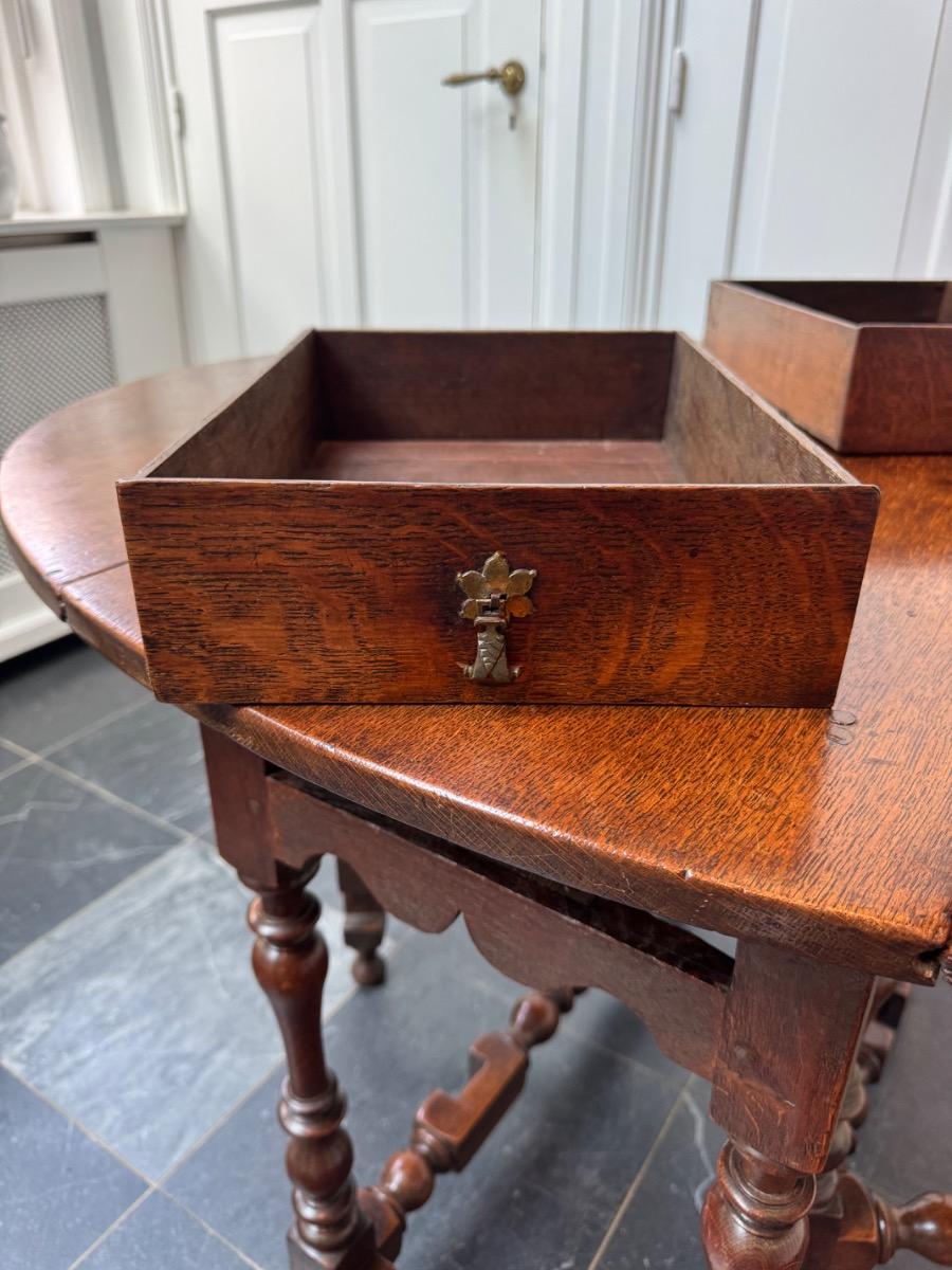 Small size Gateleg table ca 1700