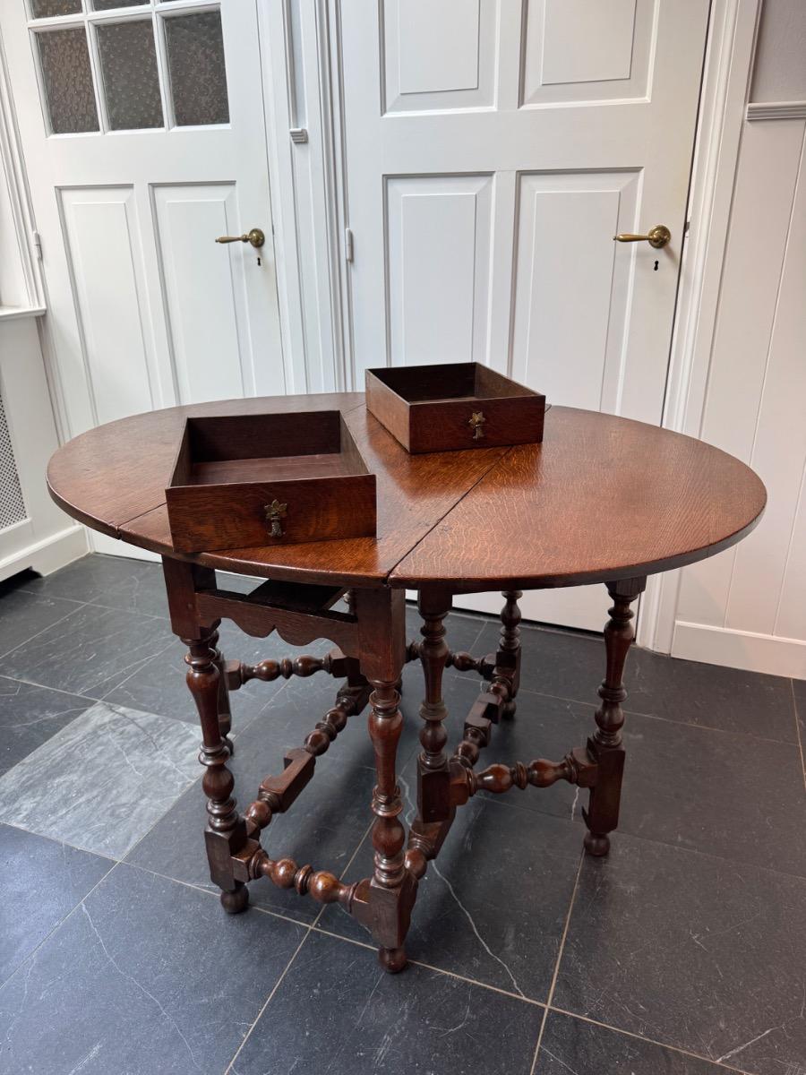 Small size Gateleg table ca 1700
