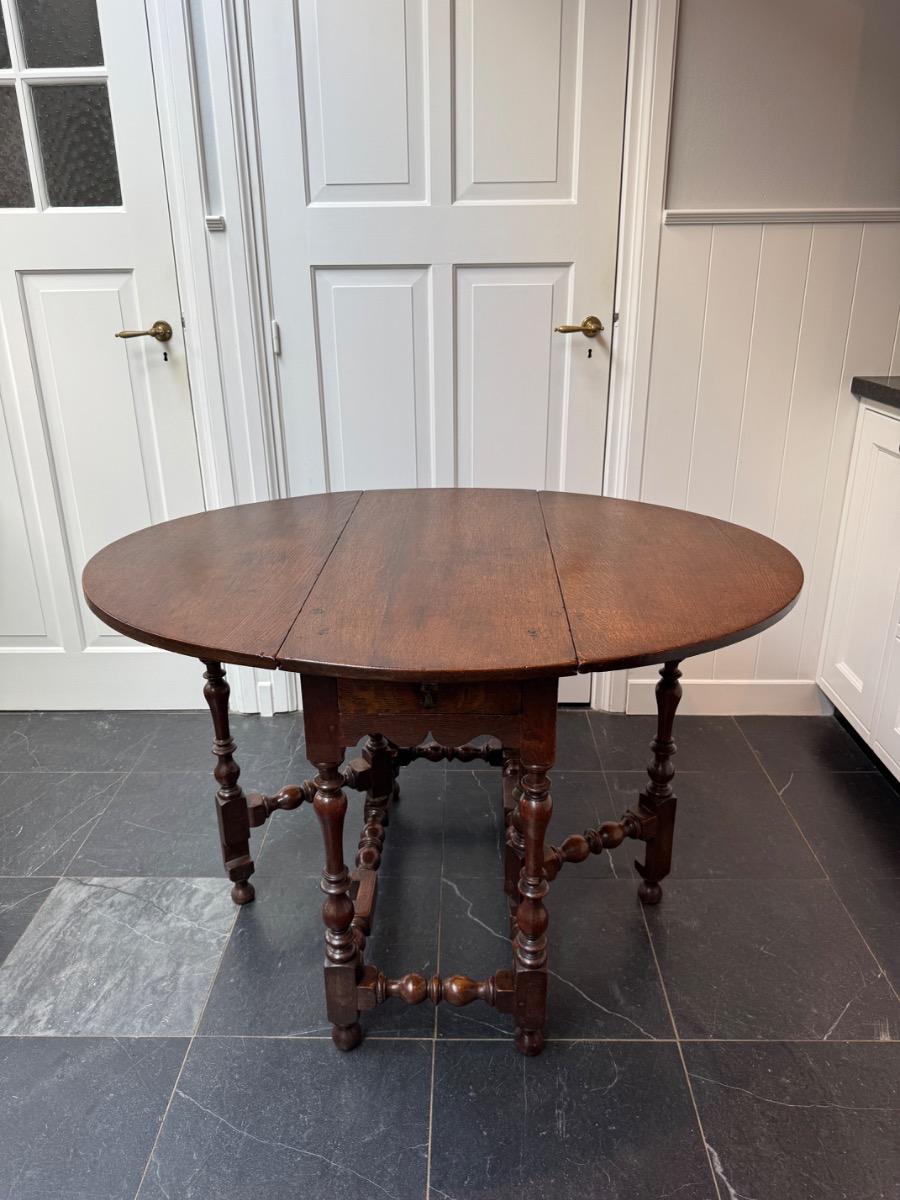 Small size Gateleg table ca 1700