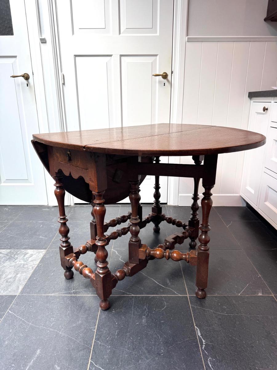 Small size Gateleg table ca 1700