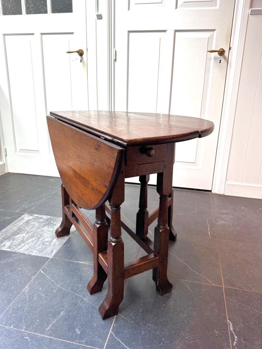 Small size Gateleg table ca 1700