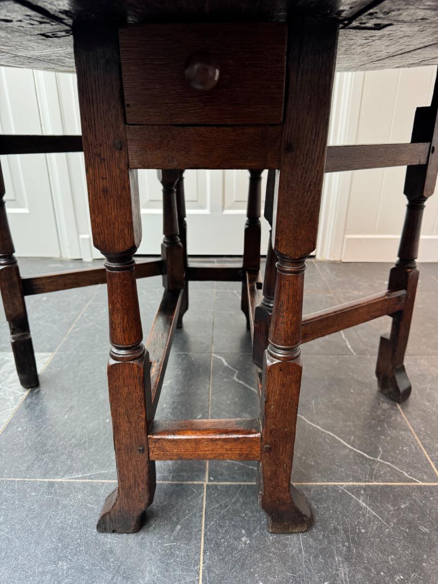 Small size Gateleg table ca 1700