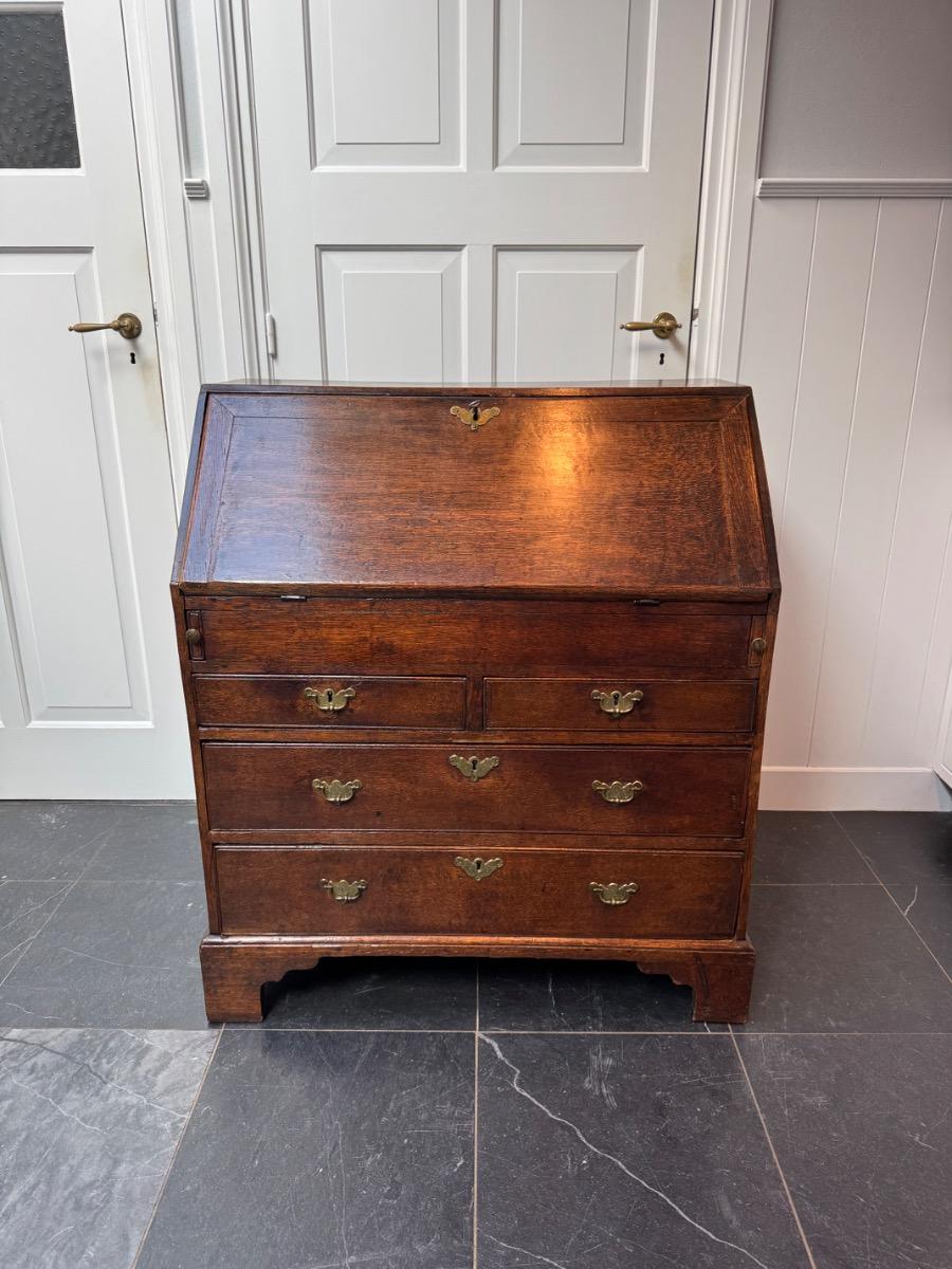 Small size oak bureau 18th century 