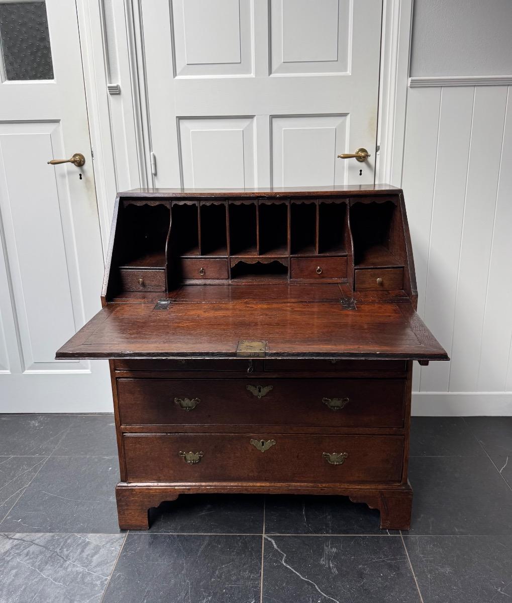 Small size oak bureau 18th century 