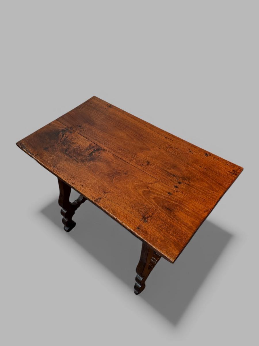 Small size Spanish table in Walnut 