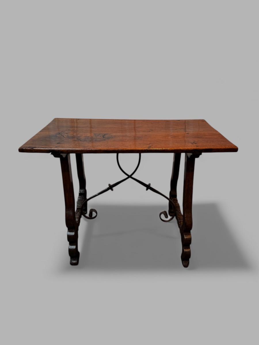 Small size Spanish table in Walnut 