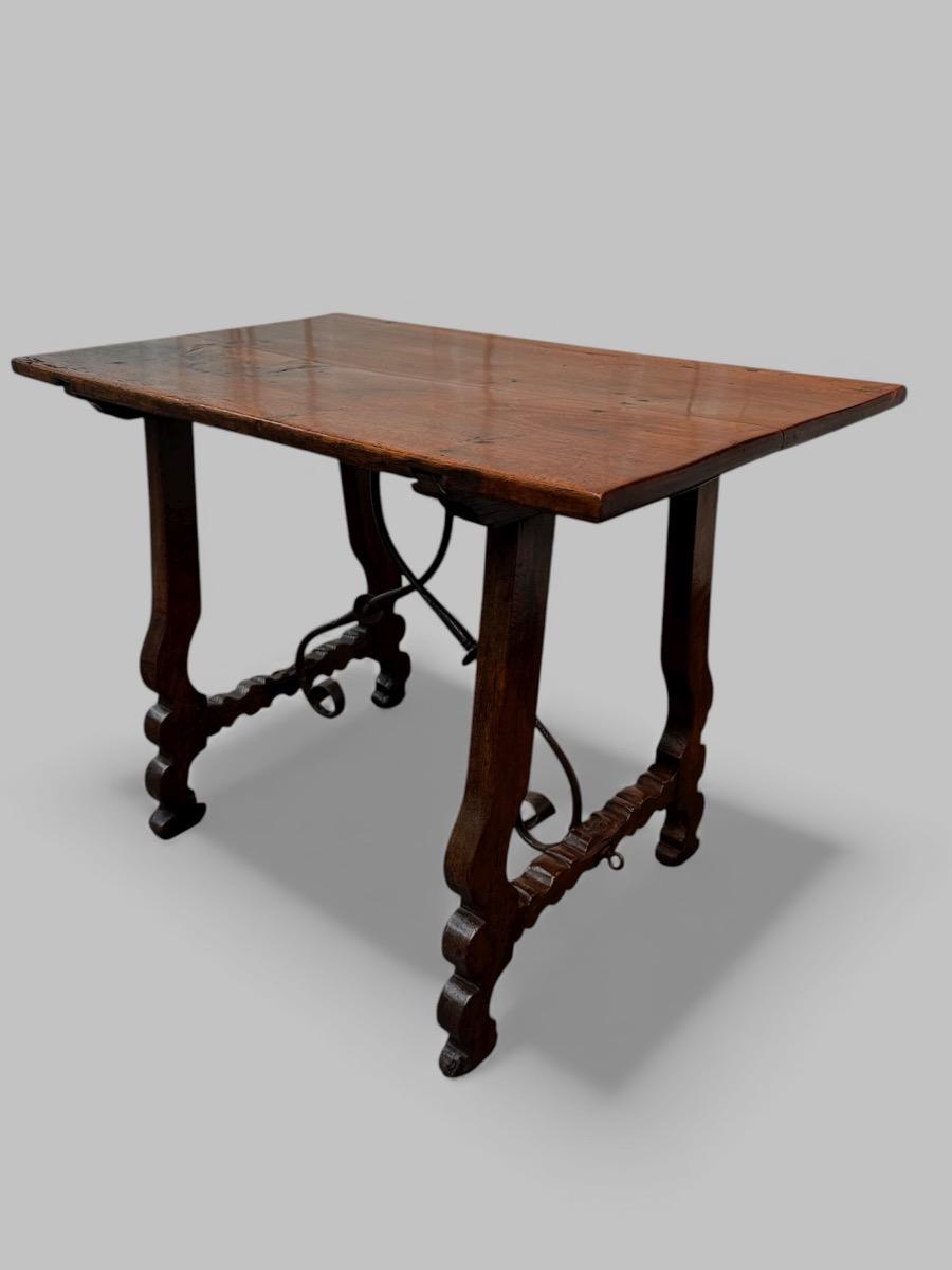 Small size Spanish table in Walnut 