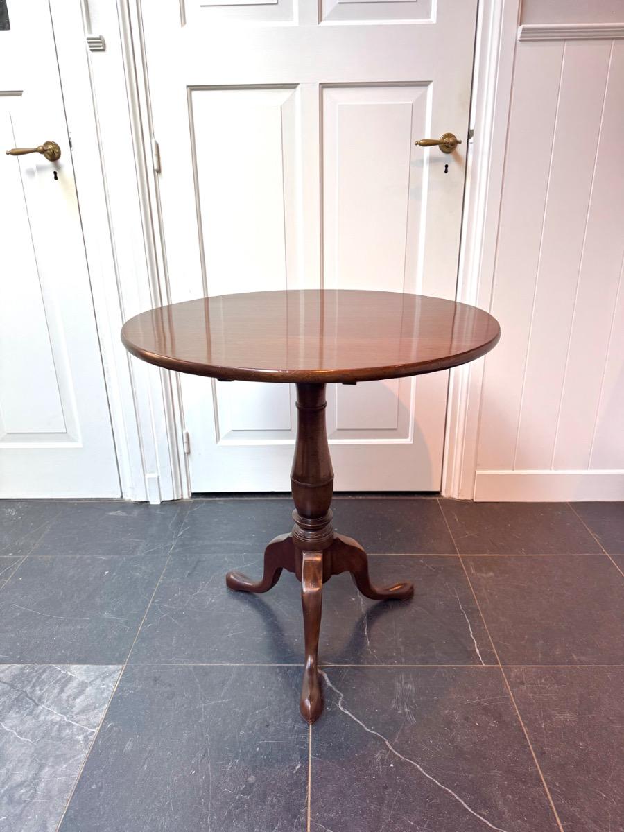 Tilttop table in mahogany ca 1800