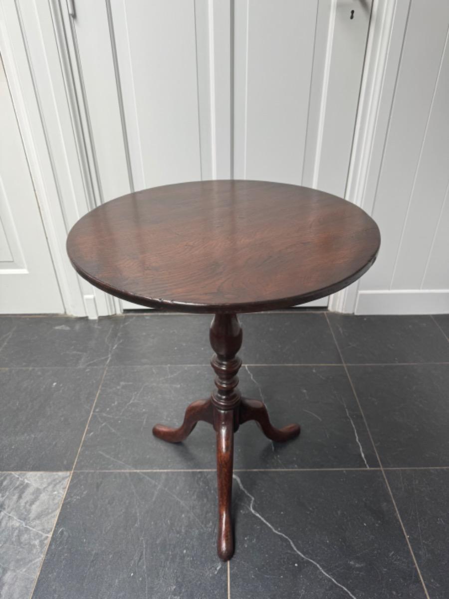 Tripod table ca 1800