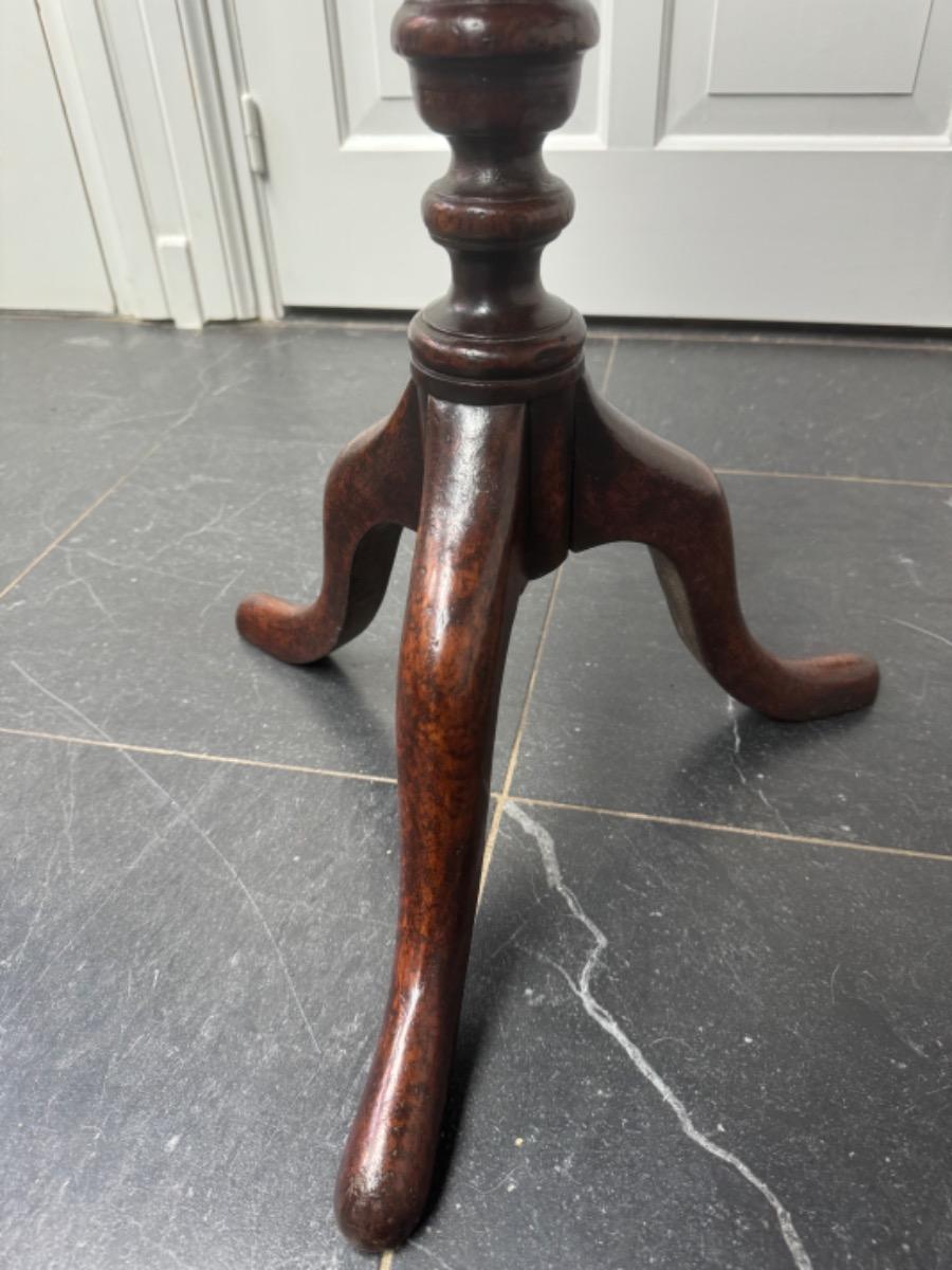 Tripod table ca 1800