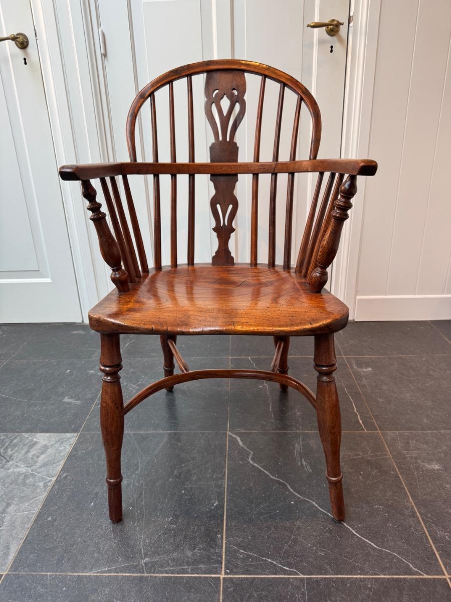 Yew wood Windsor arm chair 