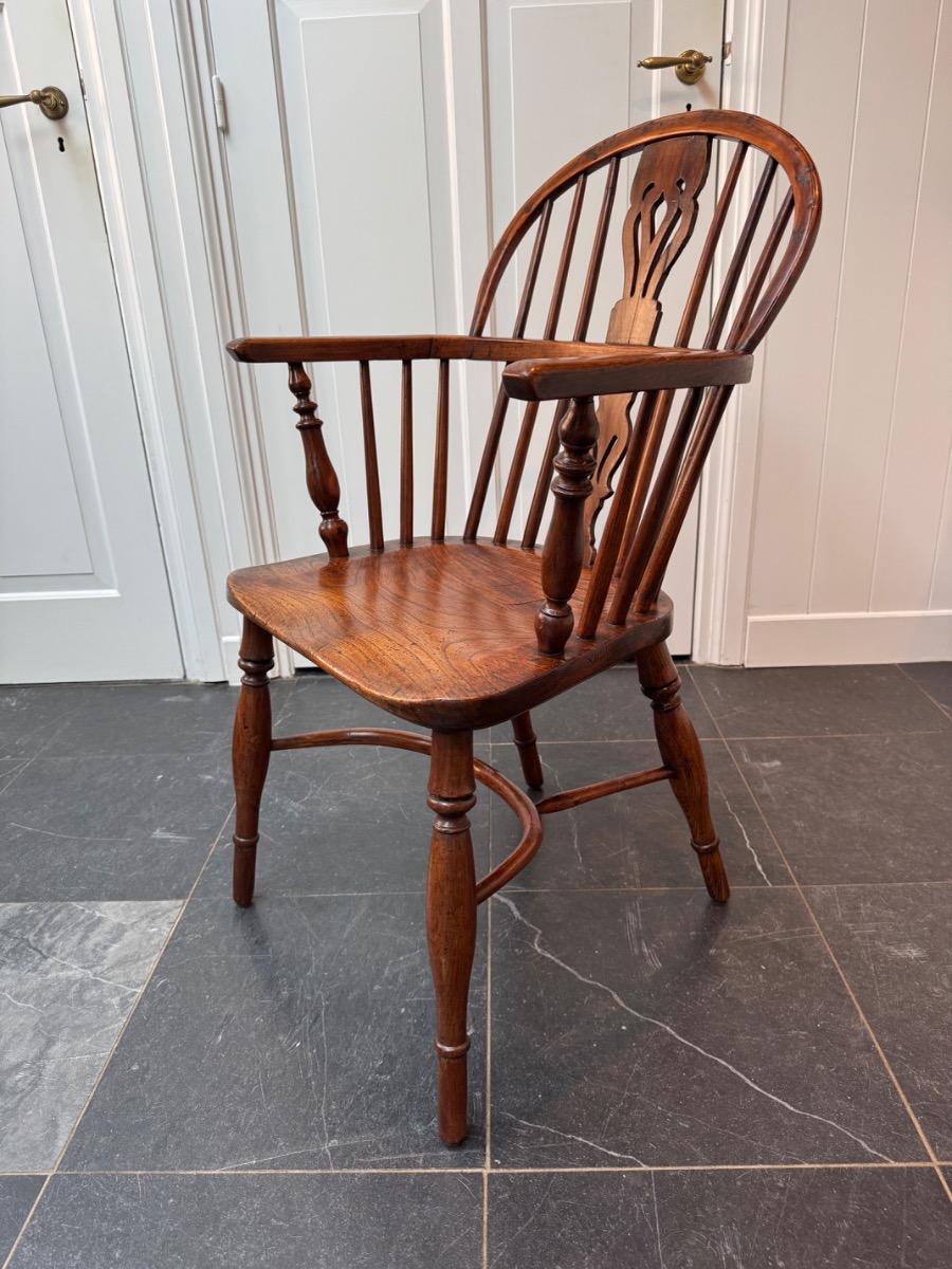 Yew wood Windsor arm chair 